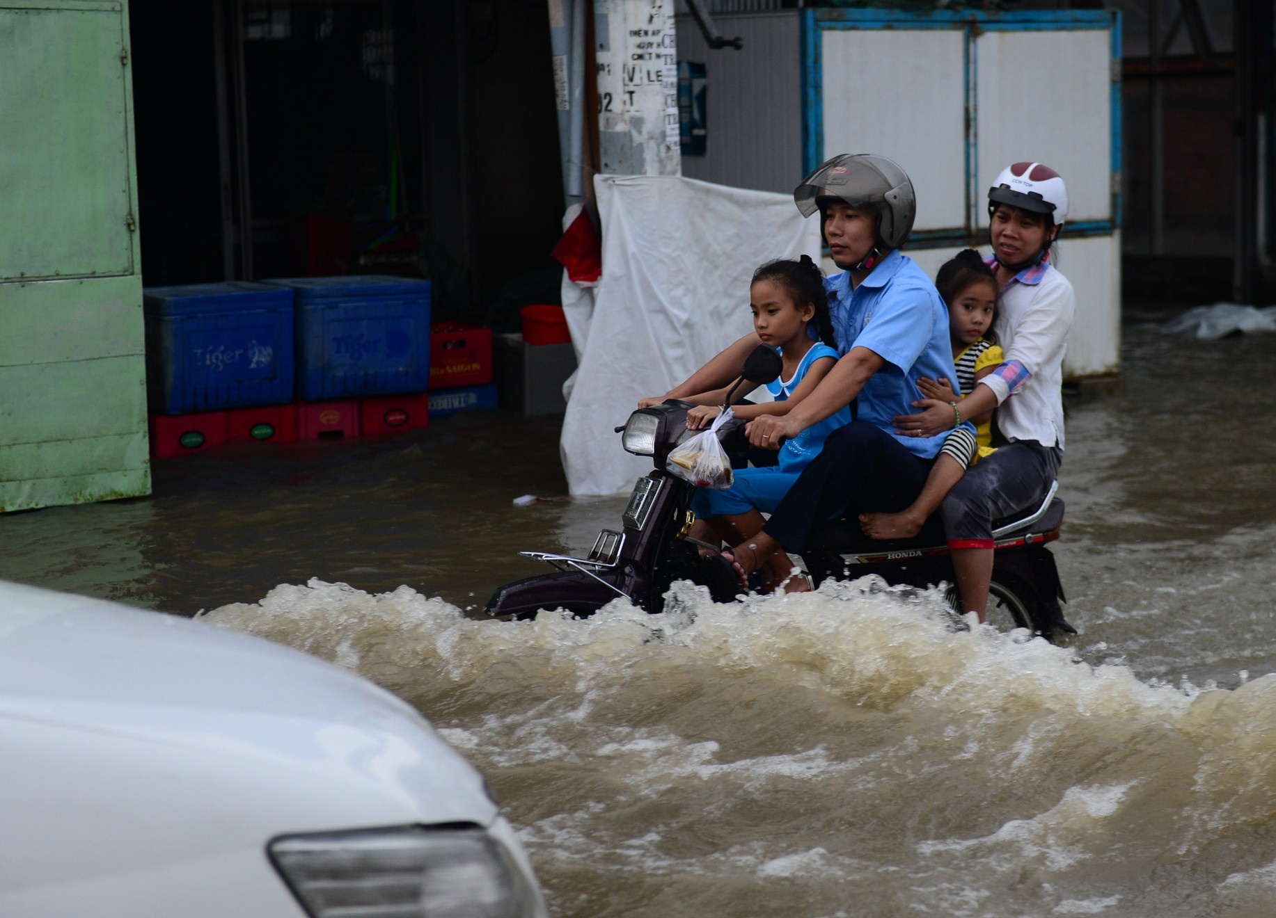 Trieu cuong o Sai Gon anh 4