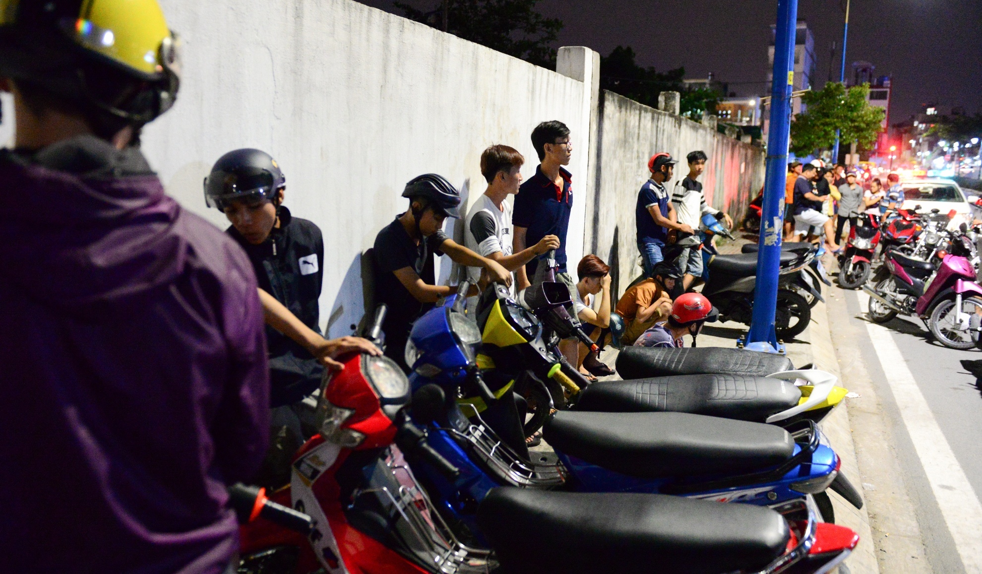 Ngan dua xe o Sai Gon anh 2