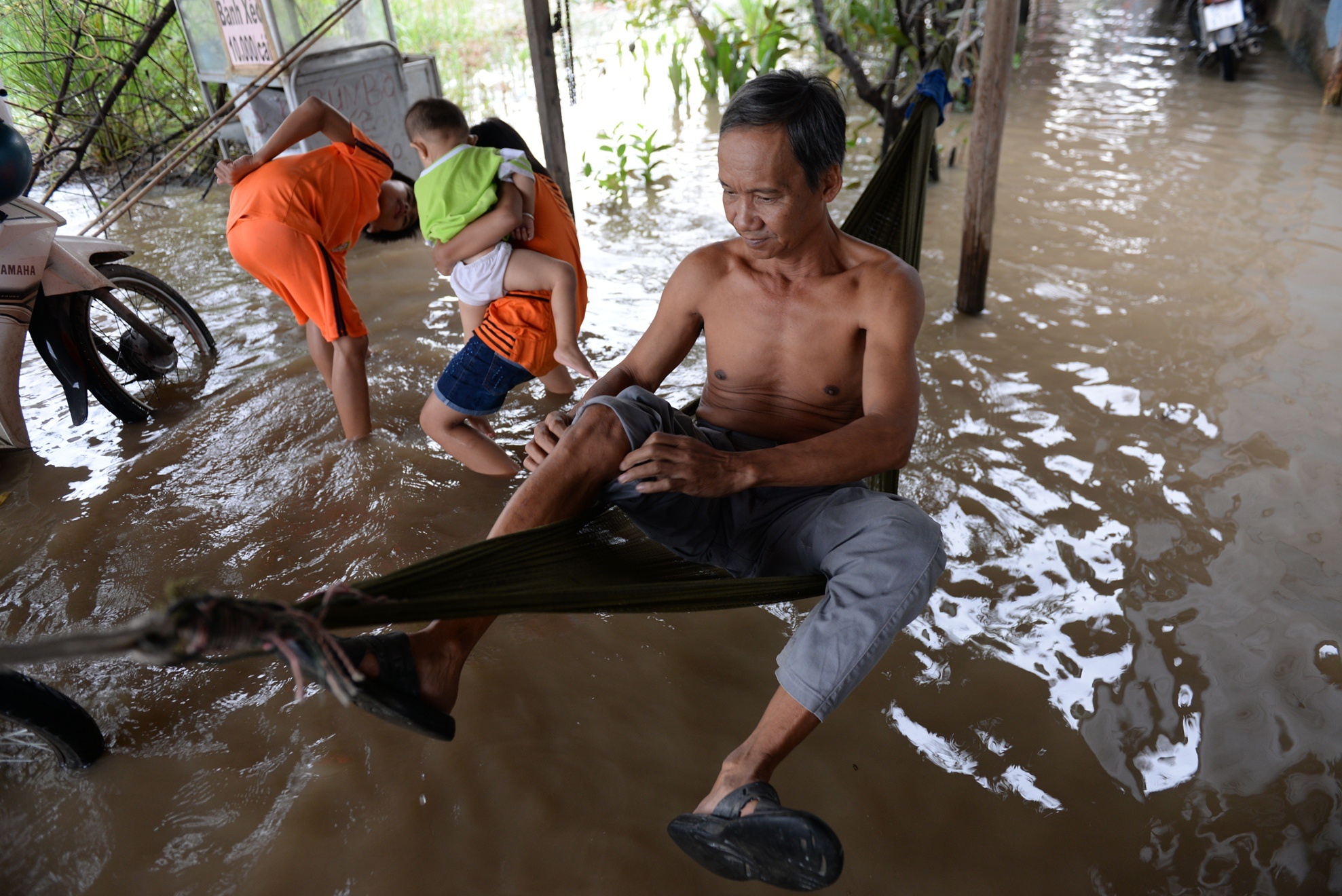 Trieu cuong o Sai Gon anh 2