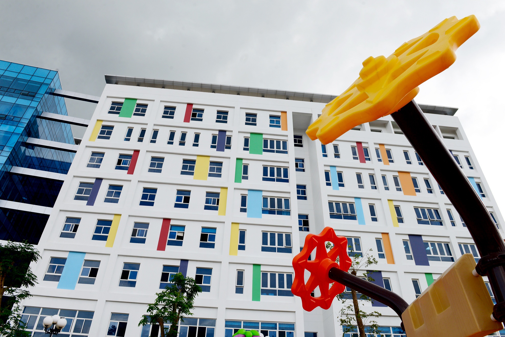 Can canh benh vien nhi moi o Sai Gon hinh anh