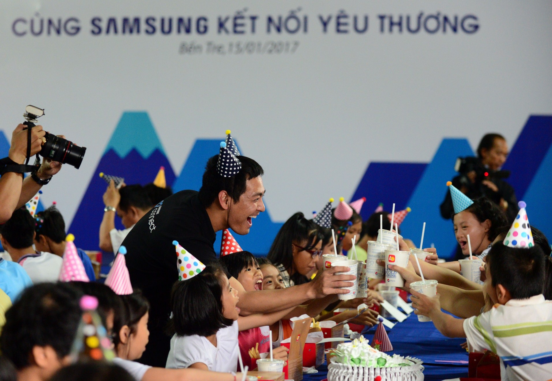 Phan Anh va Quang Bao 'ket noi yeu thuong' anh 1