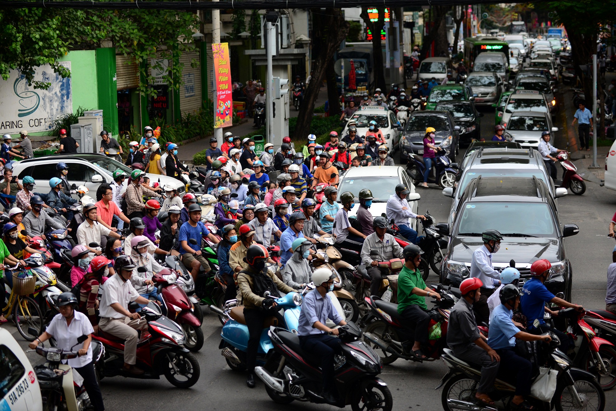 Ket xe o Sai Gon anh 9