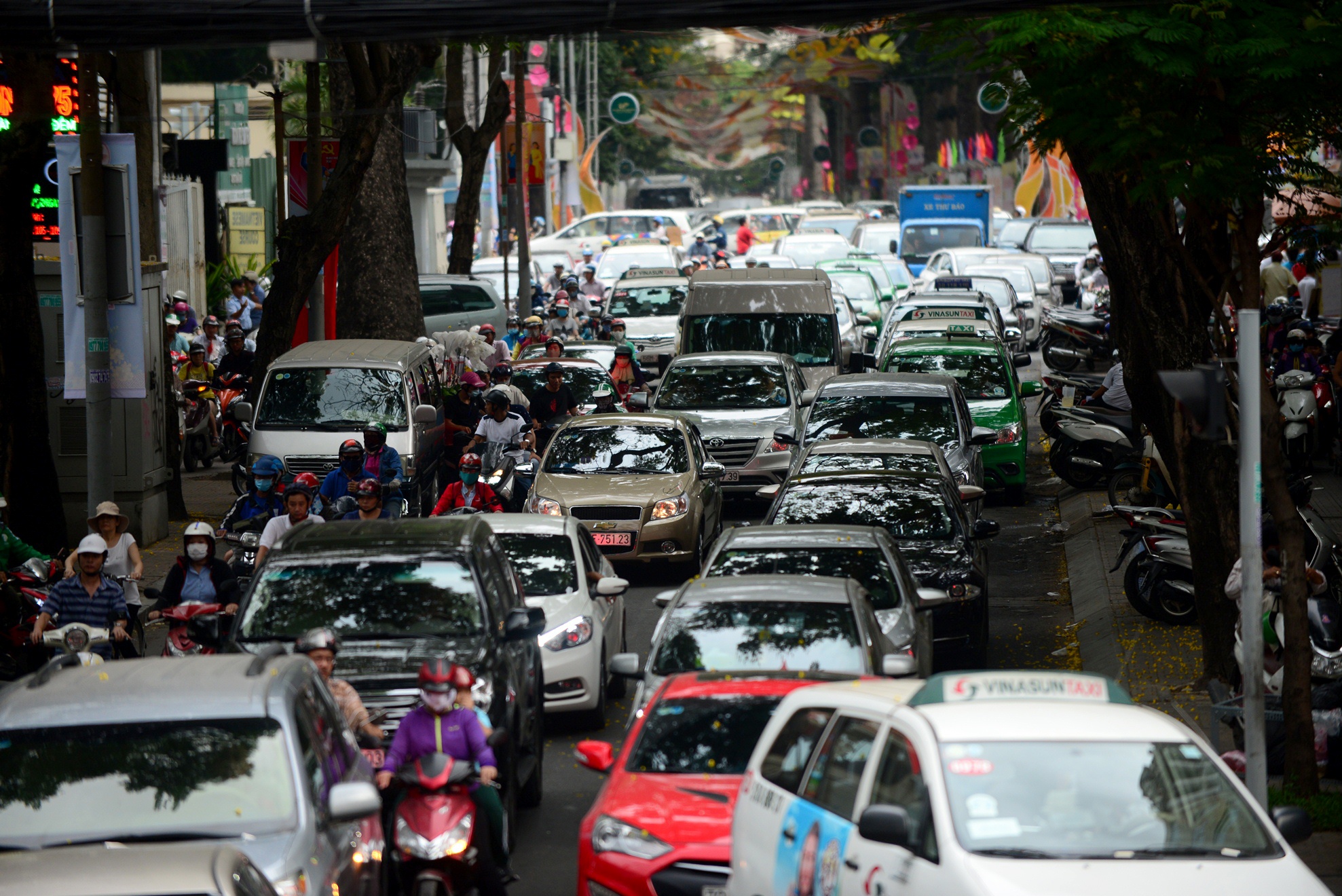 Ket xe o Sai Gon anh 11