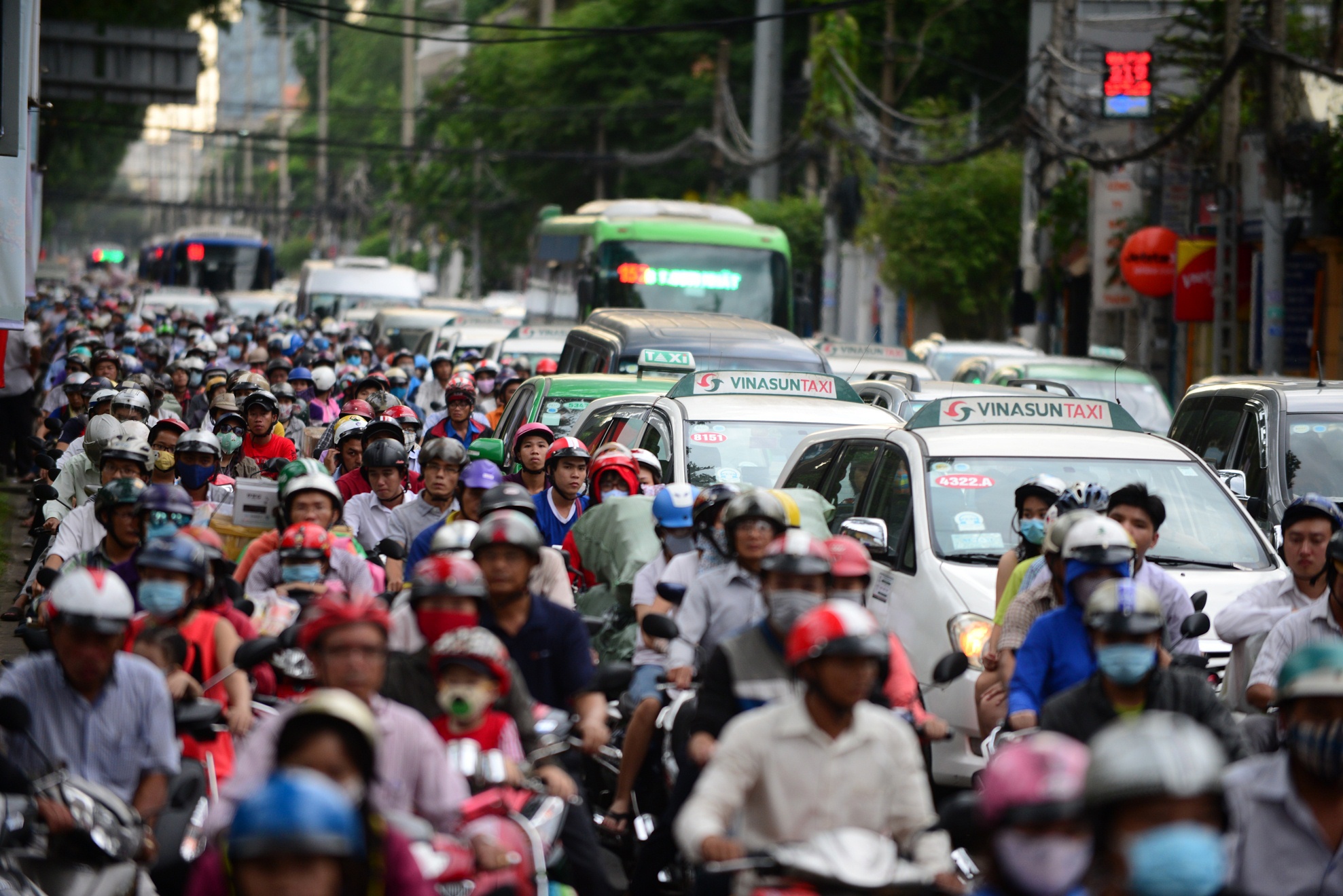 Ket xe o Sai Gon anh 12