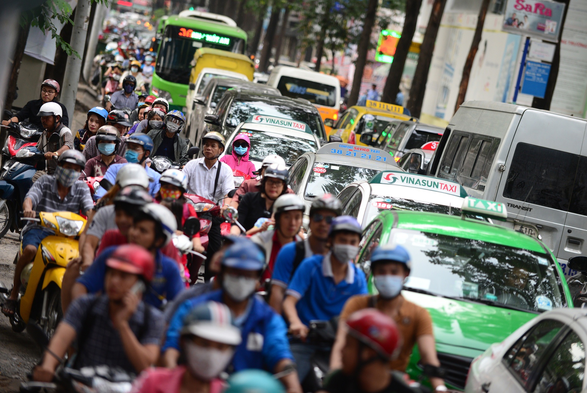 Ket xe o Sai Gon anh 4