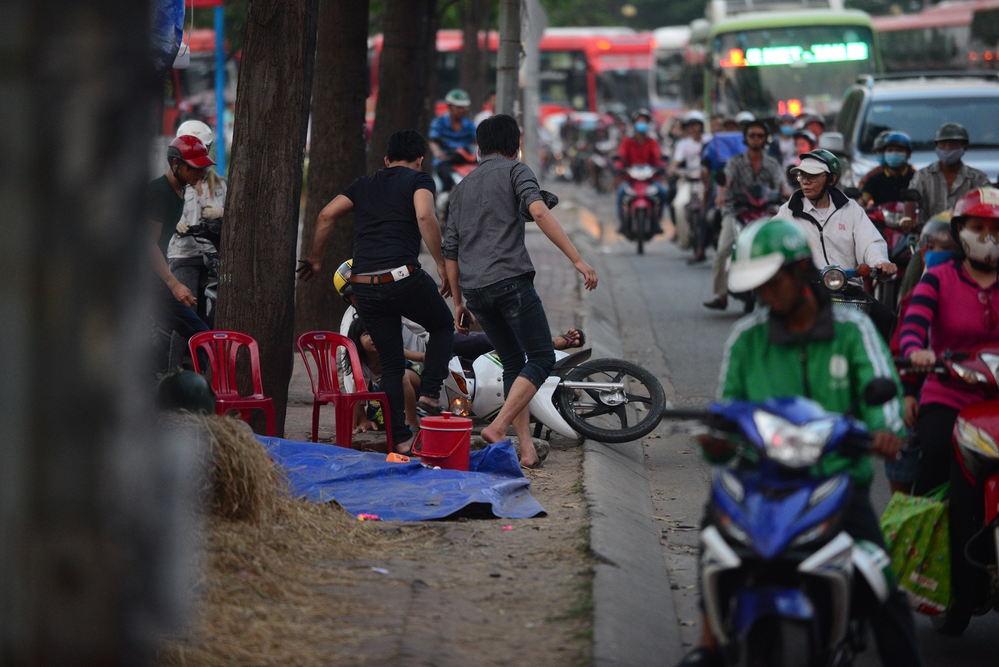 kẹt xe bến xe miền Đông ảnh 3 ket xe ben xe mien Dong anh 3