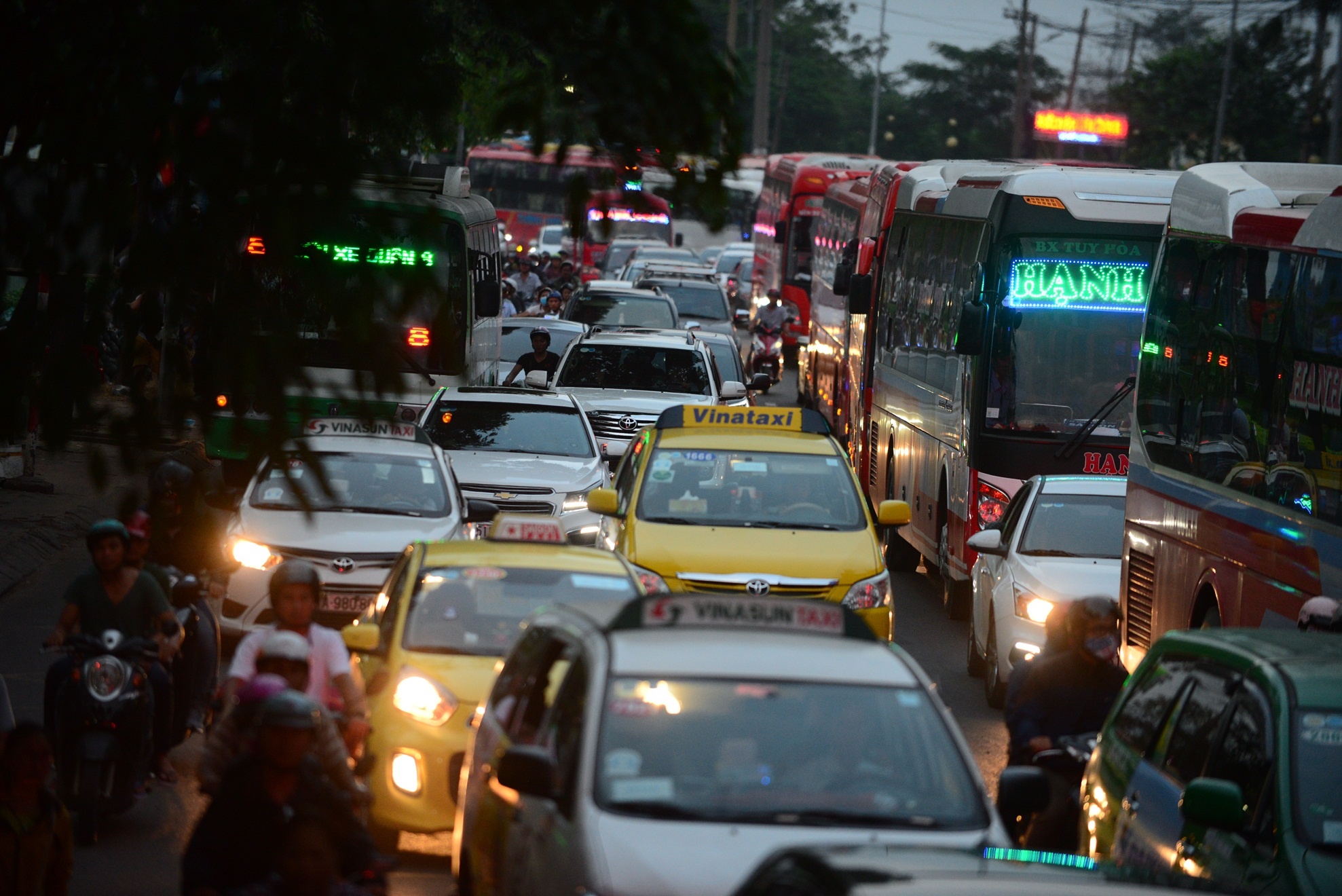 kẹt xe bến xe miền Đông ảnh 4 ket xe ben xe mien Dong anh 4