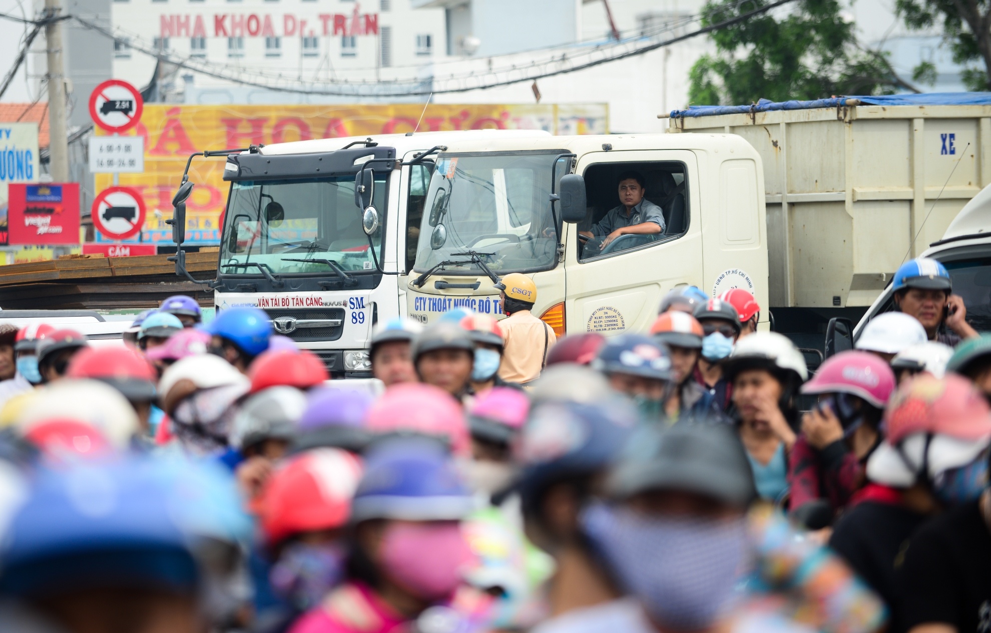 Ket xe quoc lo 50 anh 7