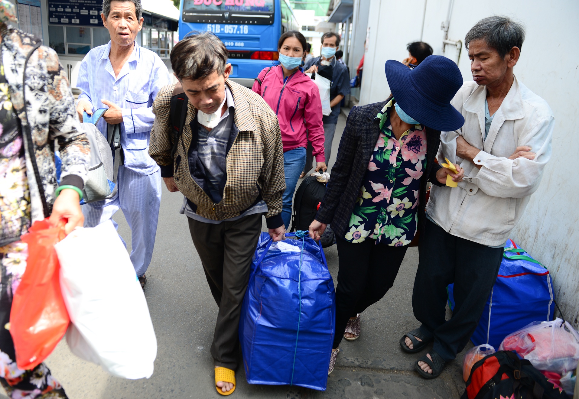 Benh nhan ve que an tet anh 9