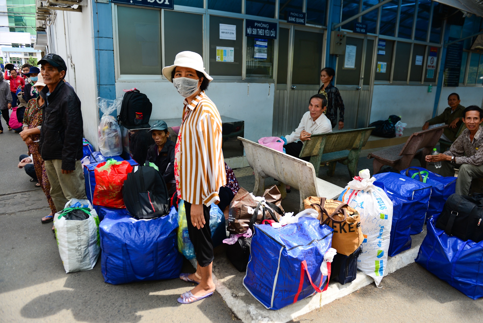 Benh nhan ve que an tet anh 7