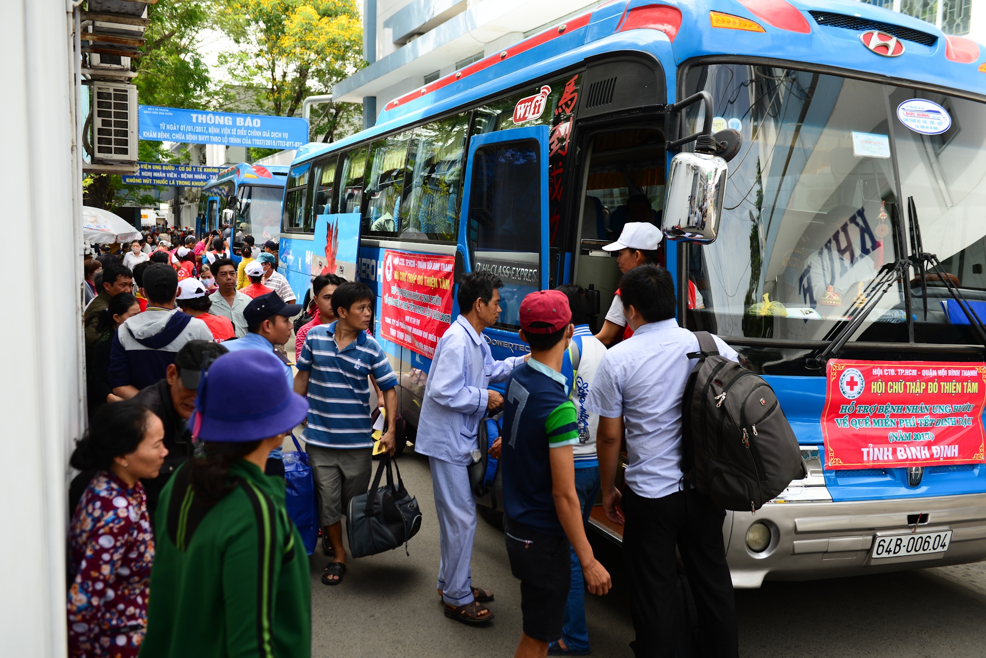 Benh nhan ve que an tet anh 13