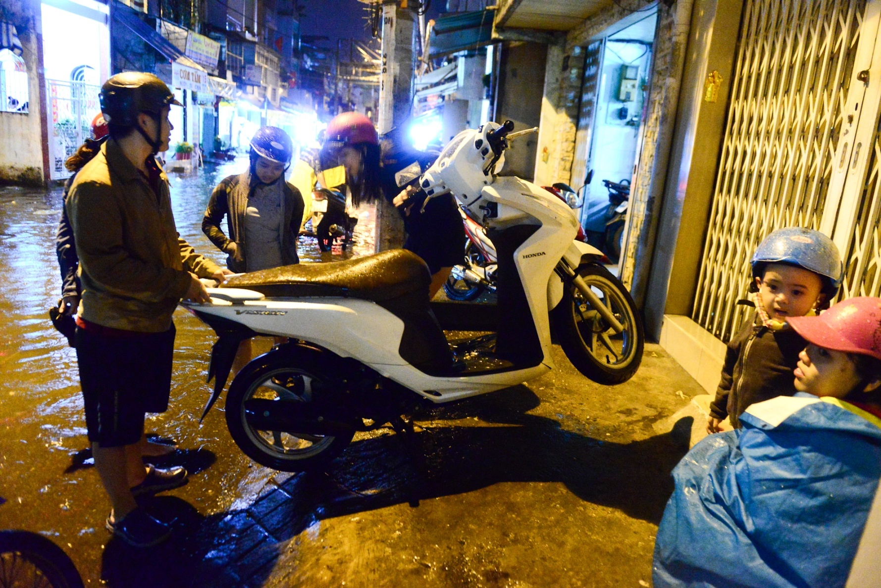 mưa ngập mùng 6 tết ảnh 3 mua ngap mung 6 tet anh 3