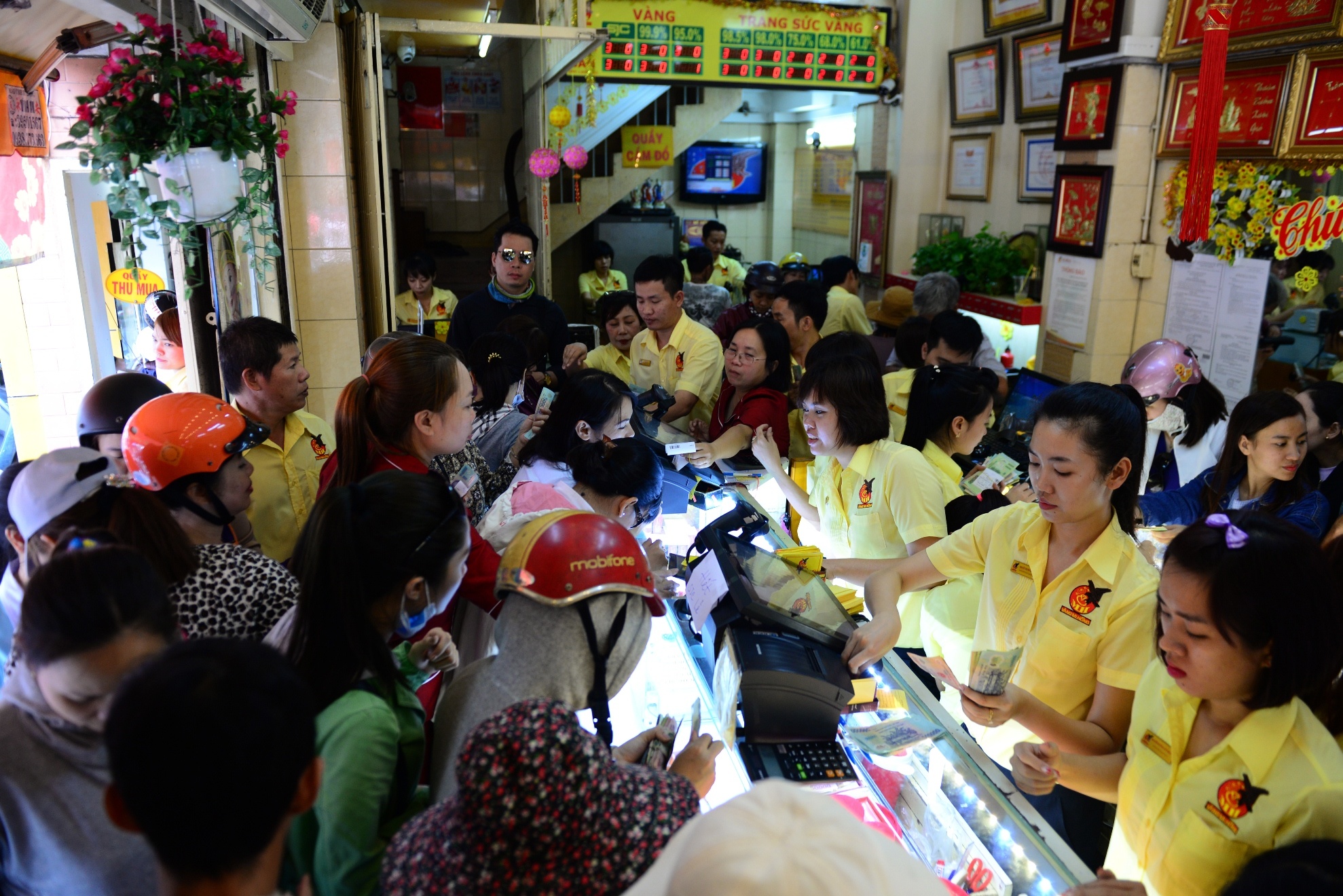 Nguoi Sai Gon do xo mua vang via Than tai anh 6