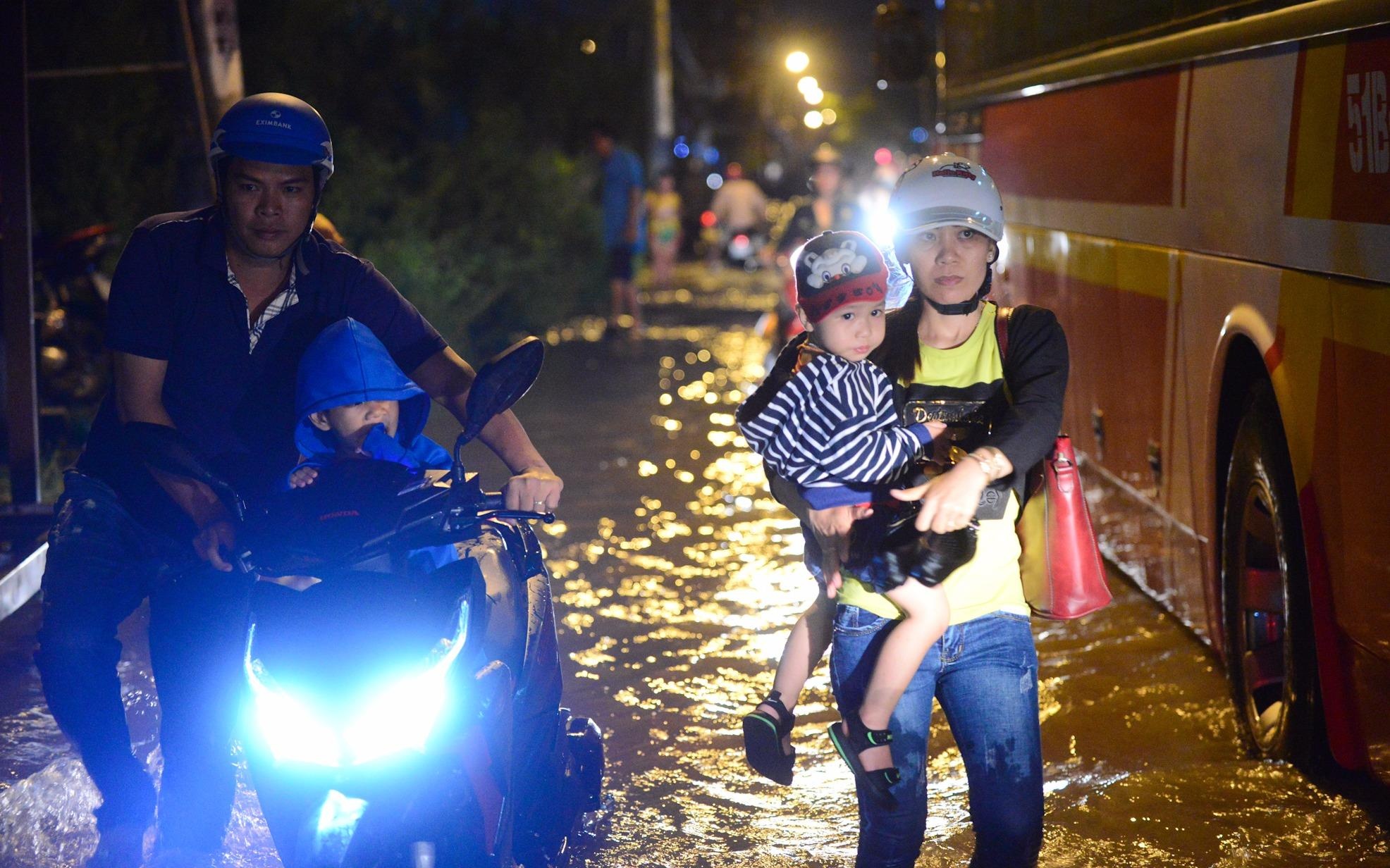 Dan Sai Gon am con loi nuoc ngay trieu cuong dat dinh hinh anh