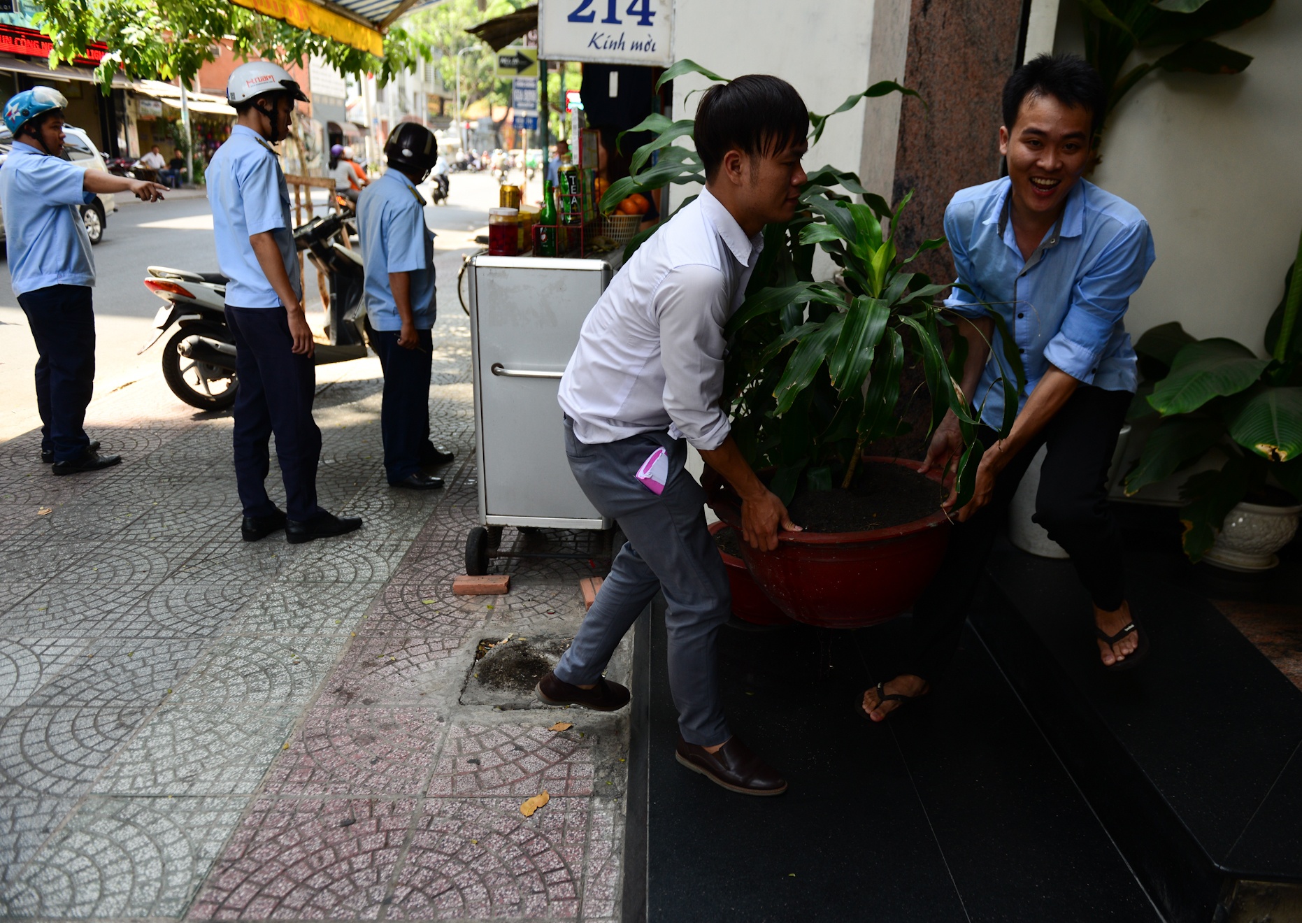 Lan chiem via he o quan 1 anh 10