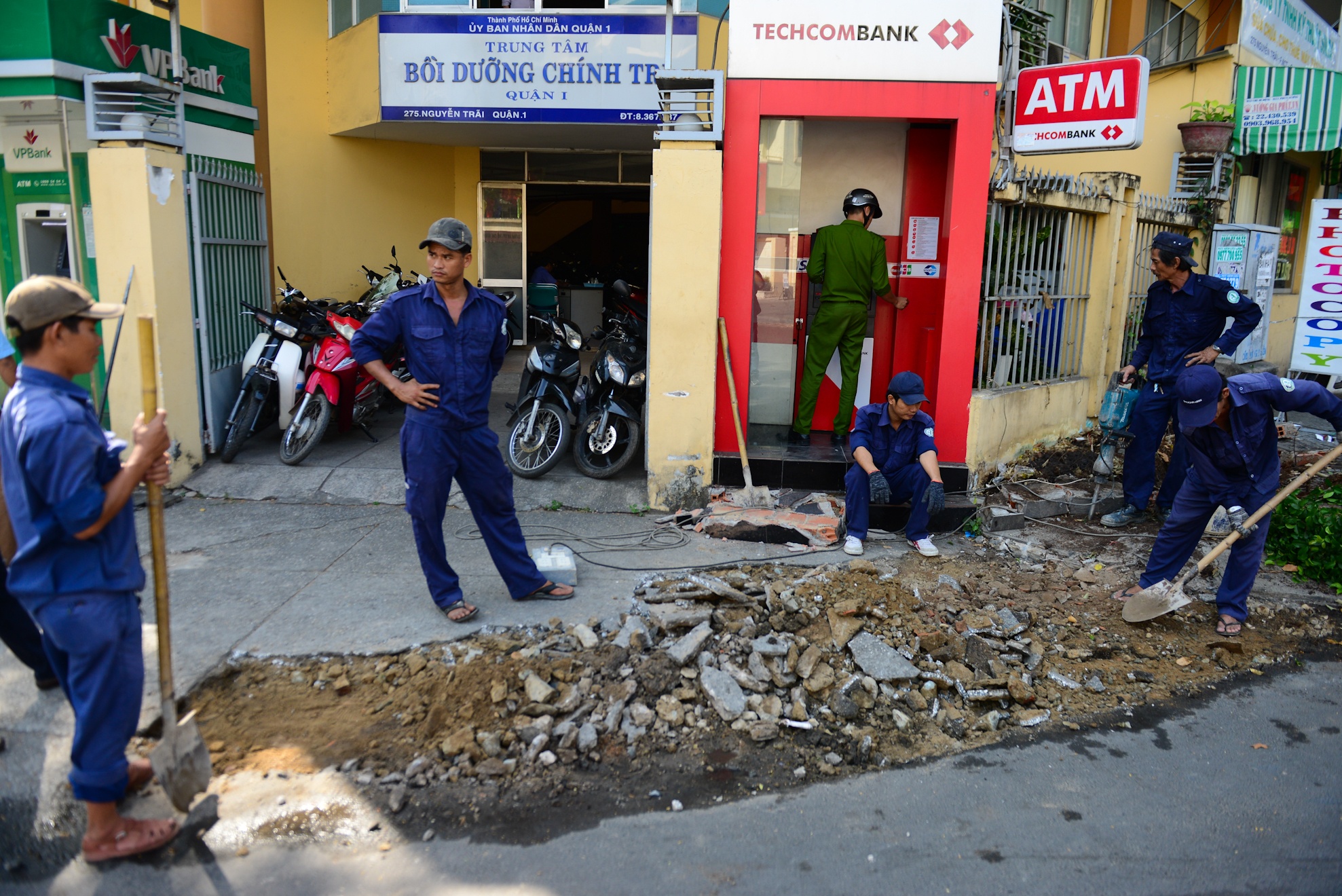 Lan chiem via he o quan 1 anh 12