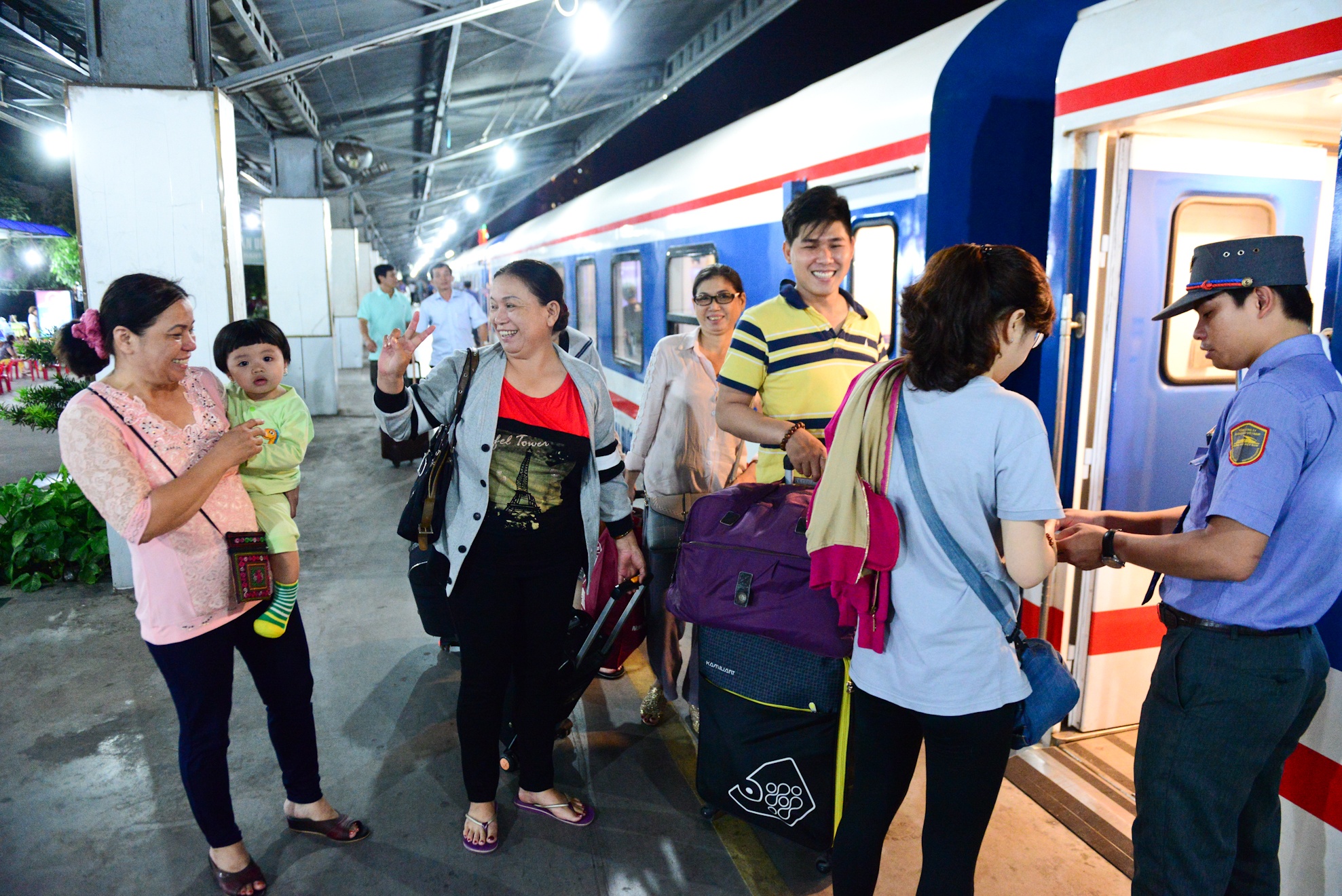 Tau 5 sao di Nha Trang anh 1