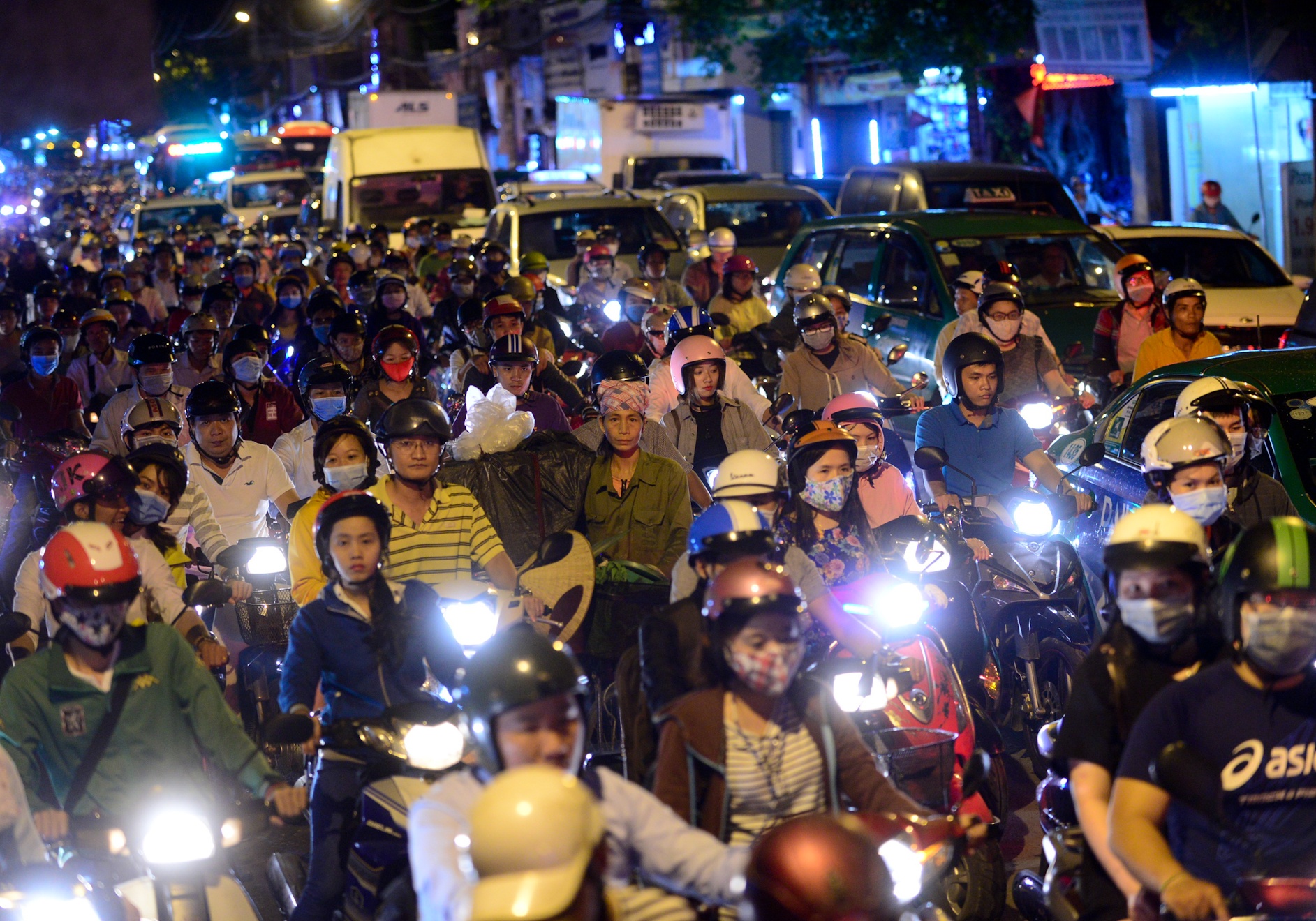 Ket xe cua ngo san bay anh 1