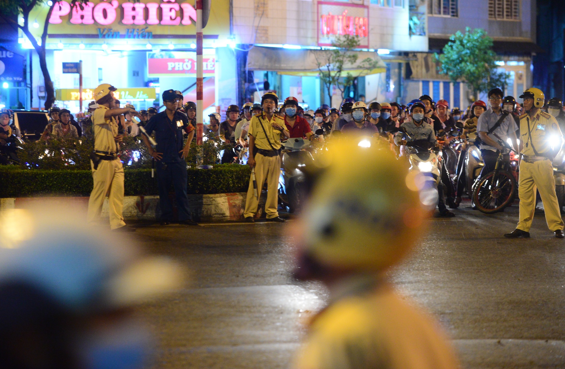 Ket xe cua ngo san bay anh 12