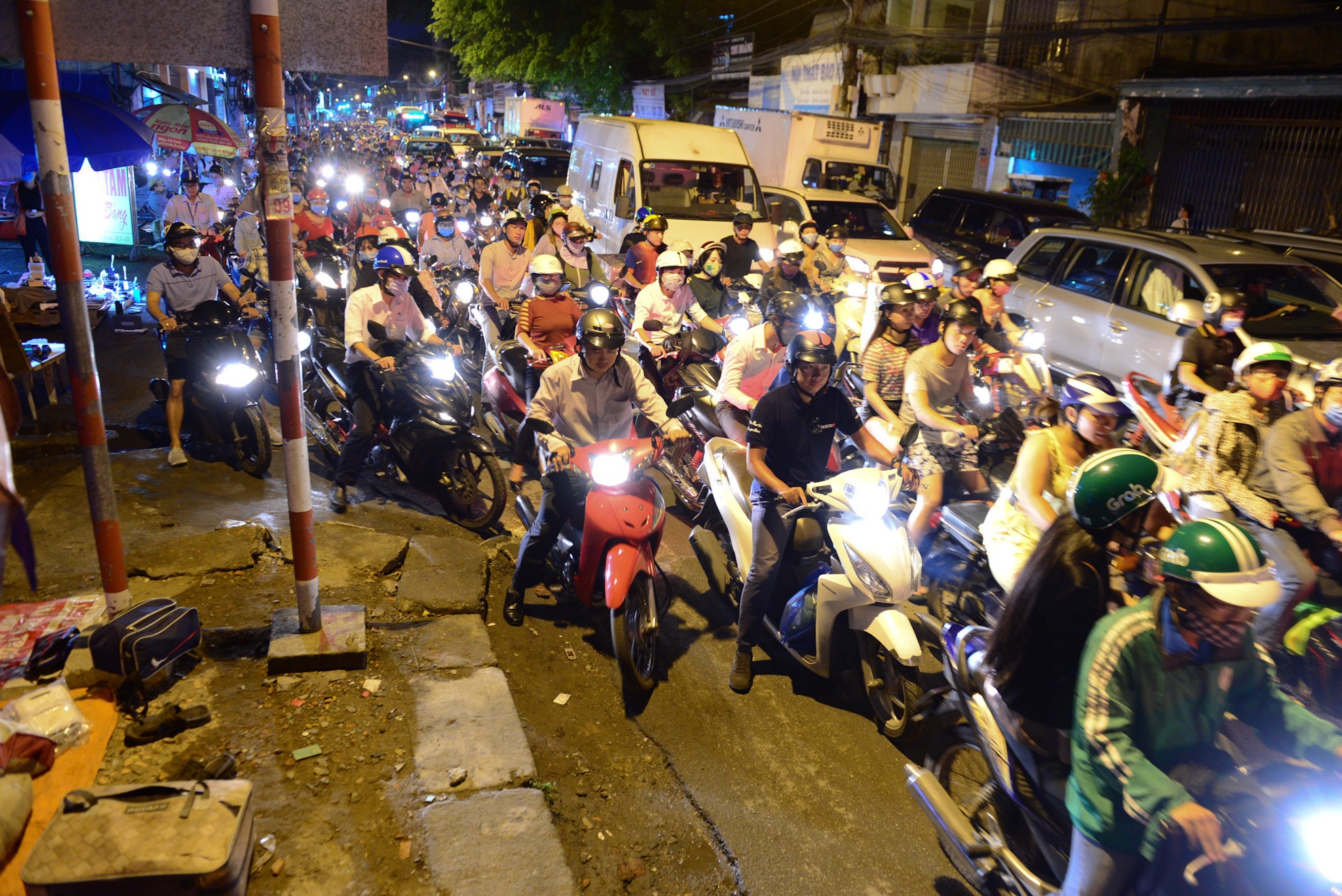 Ket xe cua ngo san bay anh 4