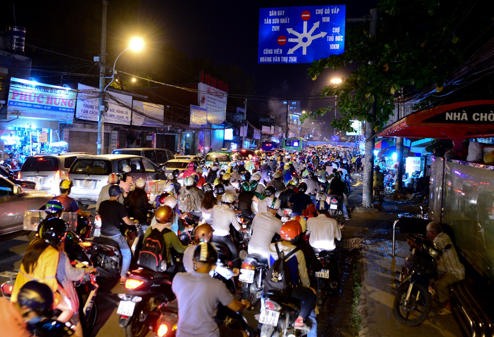 Ket xe cua ngo san bay anh 5