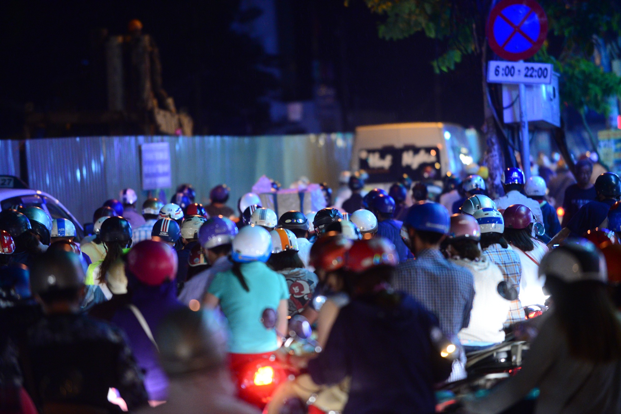 Ket xe cua ngo san bay anh 8