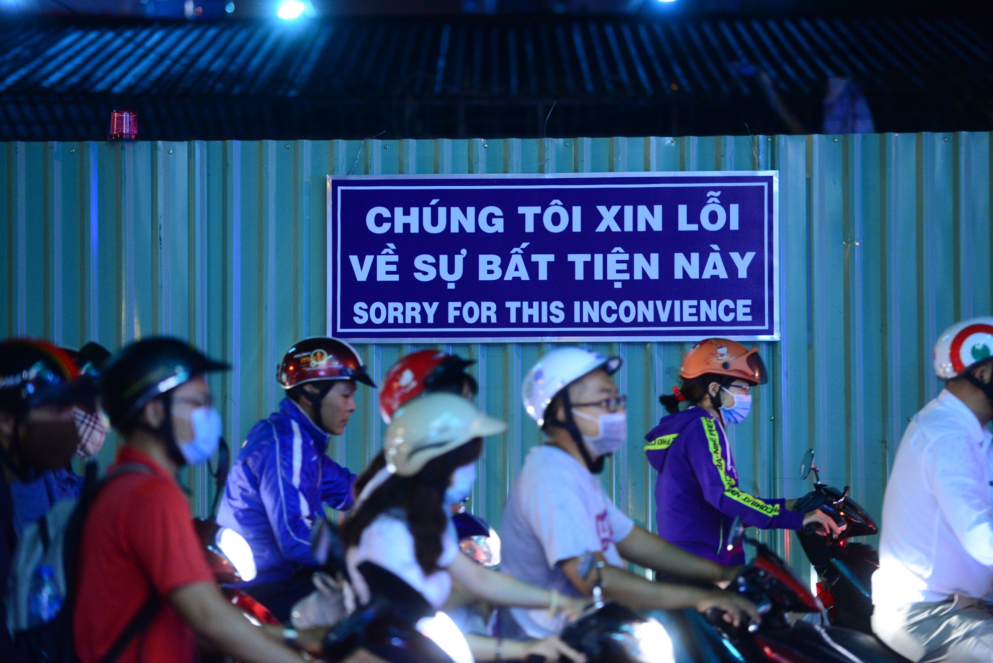 Ket xe cua ngo san bay anh 9