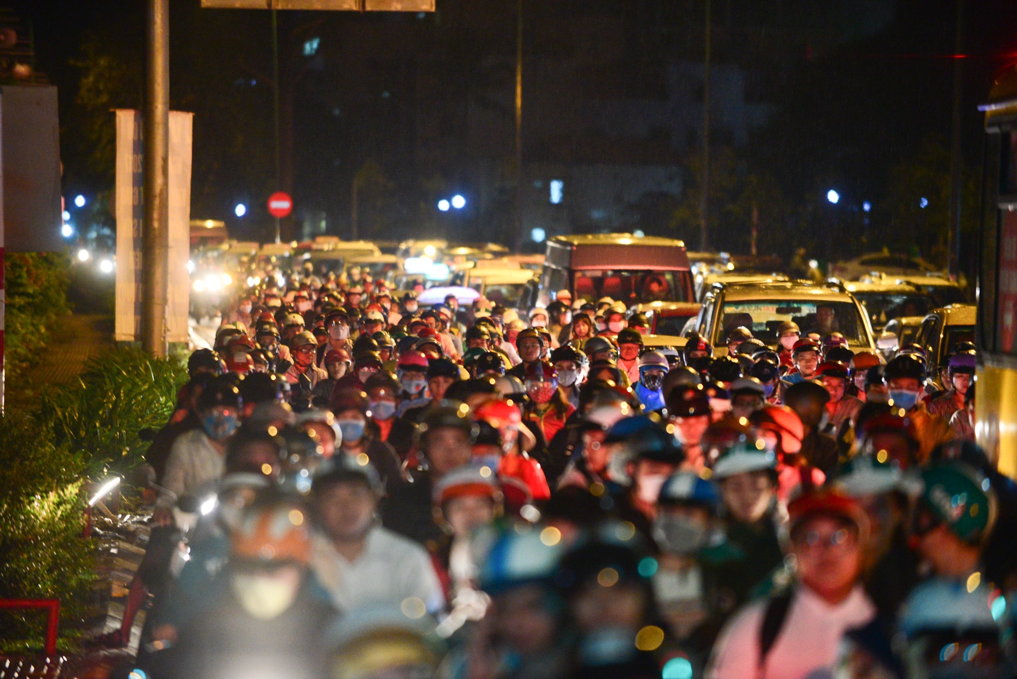 Ket xe cua ngo san bay anh 10