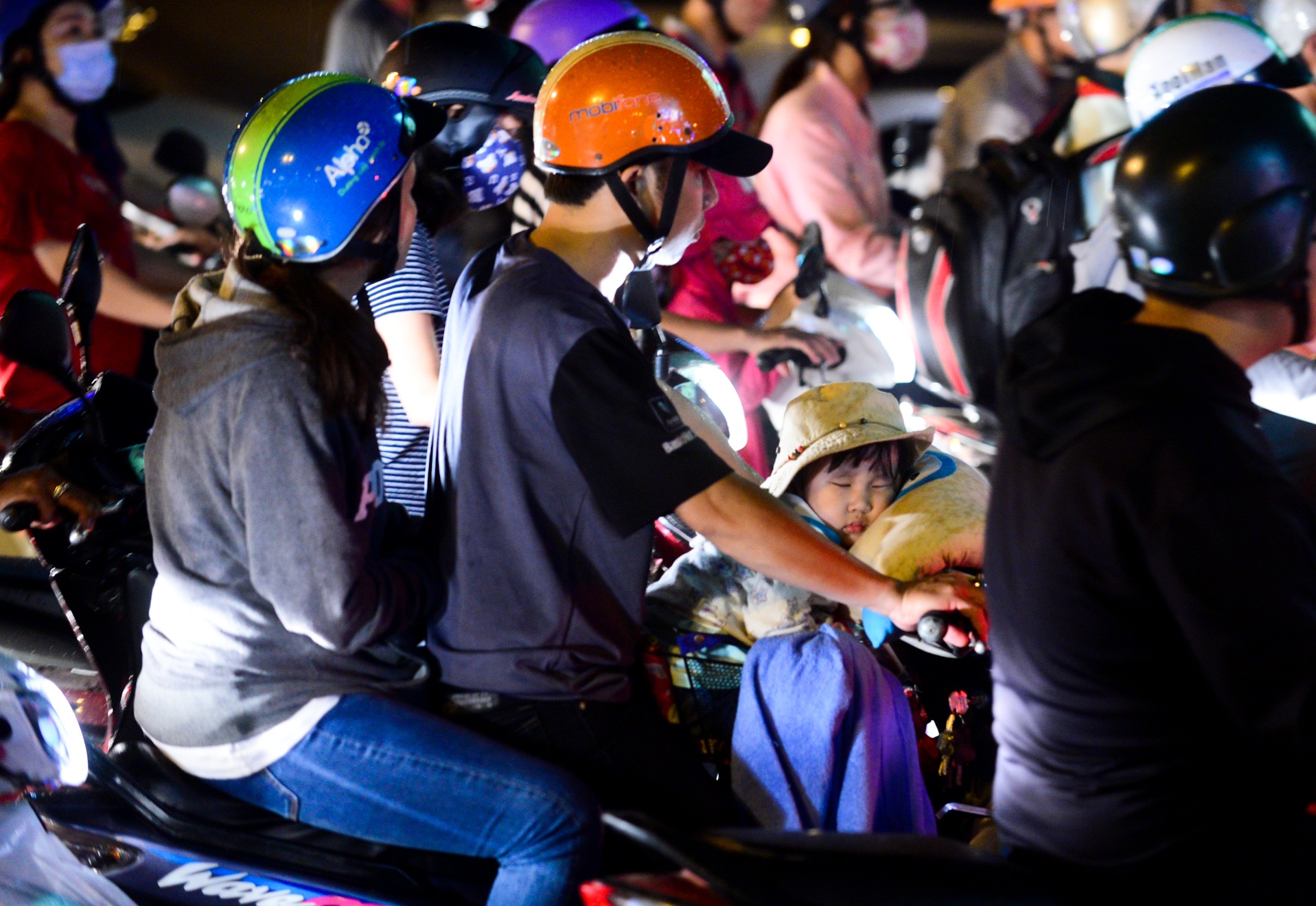 Ket xe cua ngo san bay anh 11