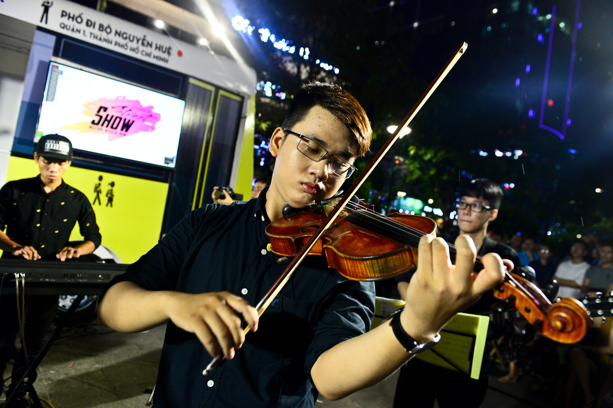 Trinh dien nghe thuat duong pho tren duong Nguyen Hue hinh anh