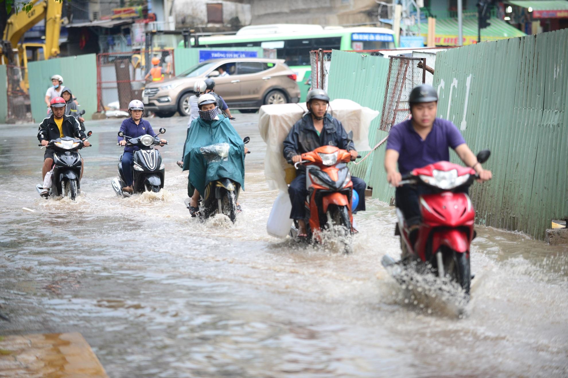 Mua ngap duong Sai Gon anh 2