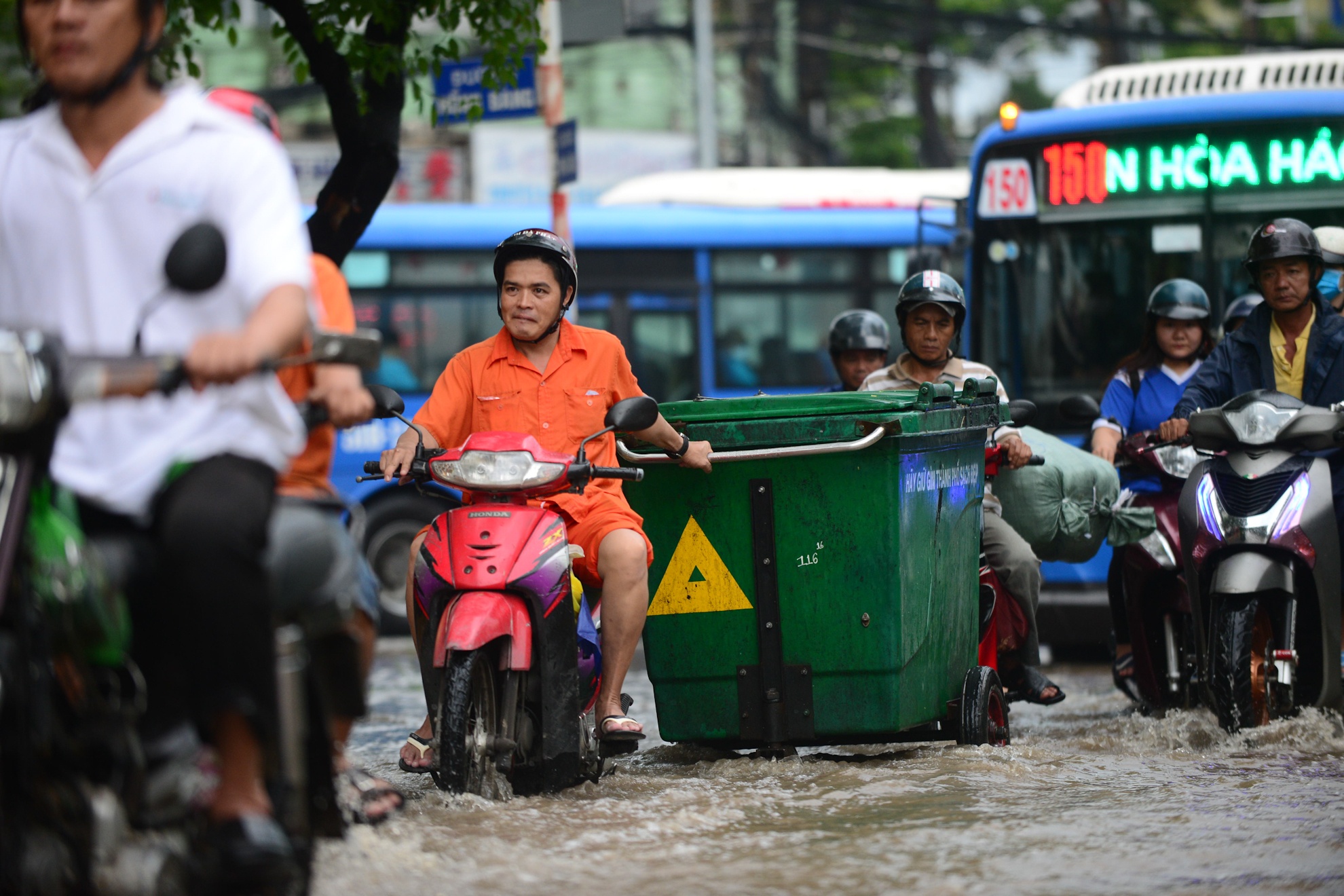 Mua ngap duong Sai Gon anh 4