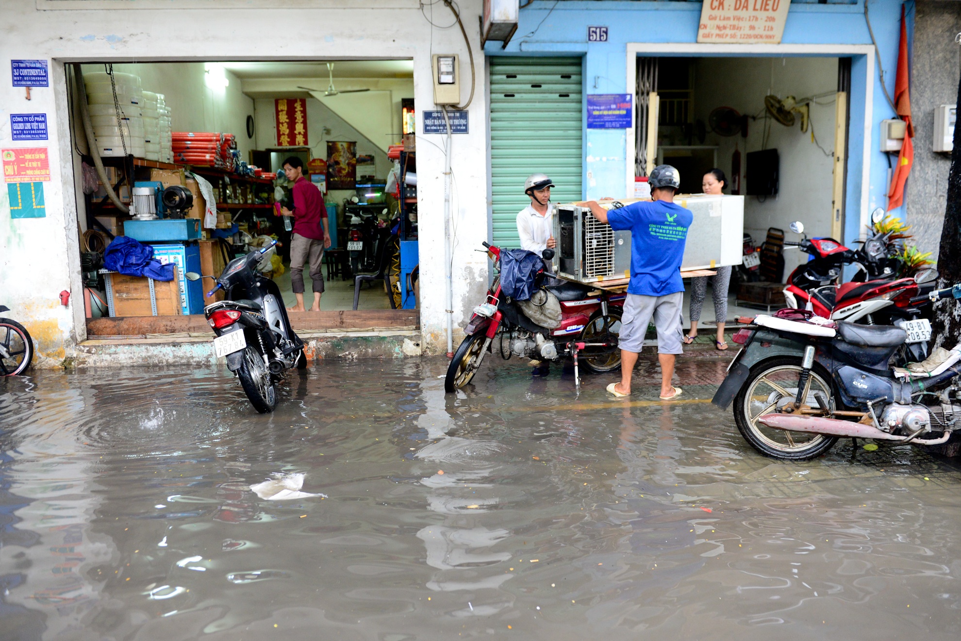 Mua ngap duong Sai Gon anh 9