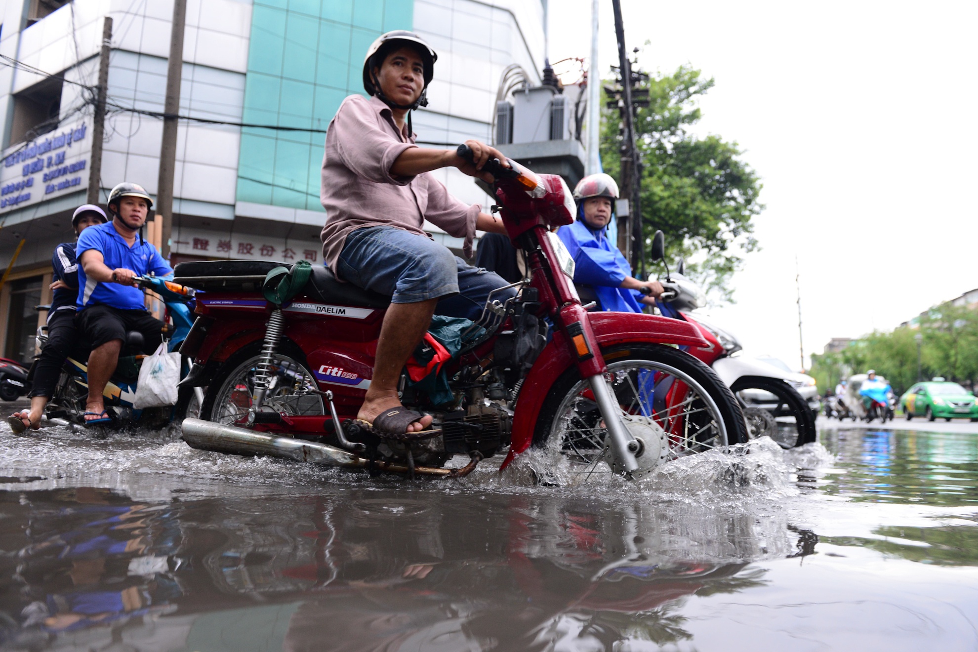 Mua ngap duong Sai Gon anh 10