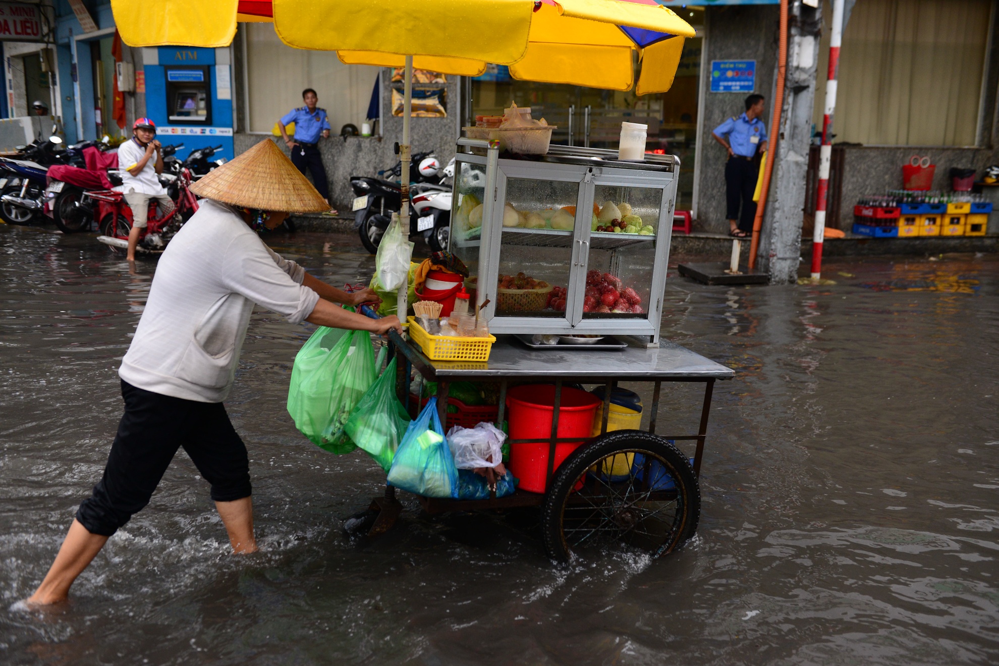 Mua ngap duong Sai Gon anh 11