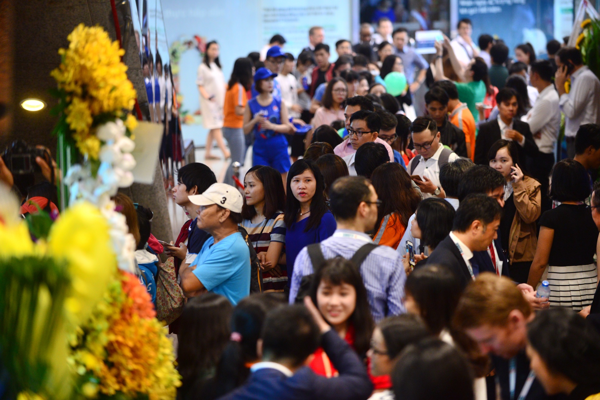 Xep hang dai cho mua hang 7-Eleven o Sai Gon anh 2