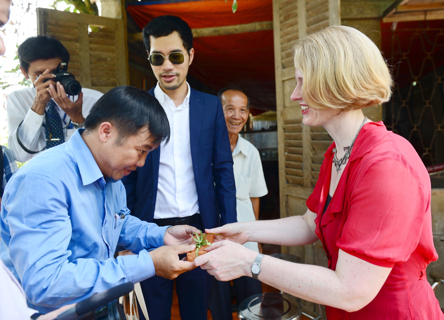 Dai su New Zealand tham vuon thanh long anh 12