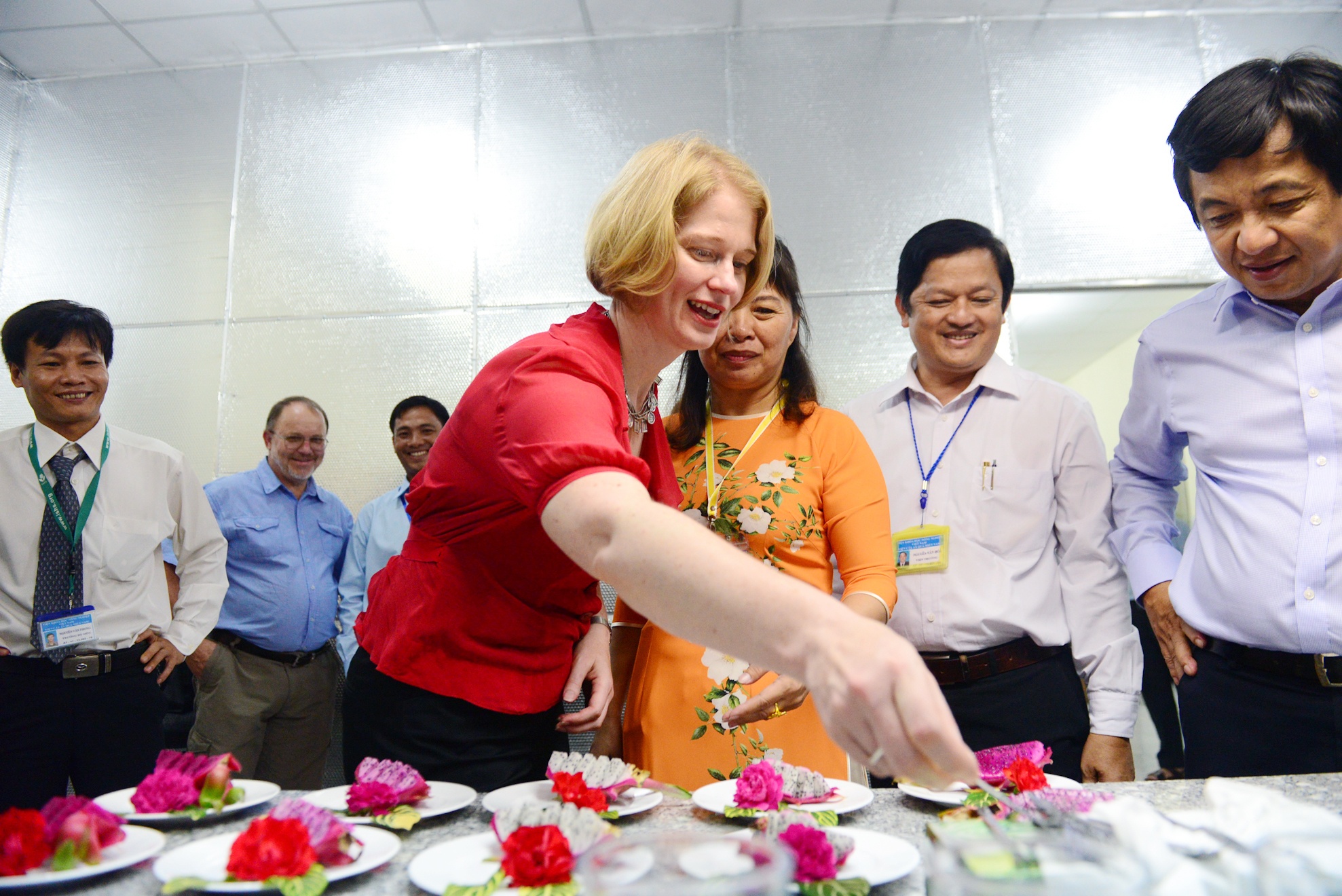 Dai su New Zealand tham vuon thanh long anh 3