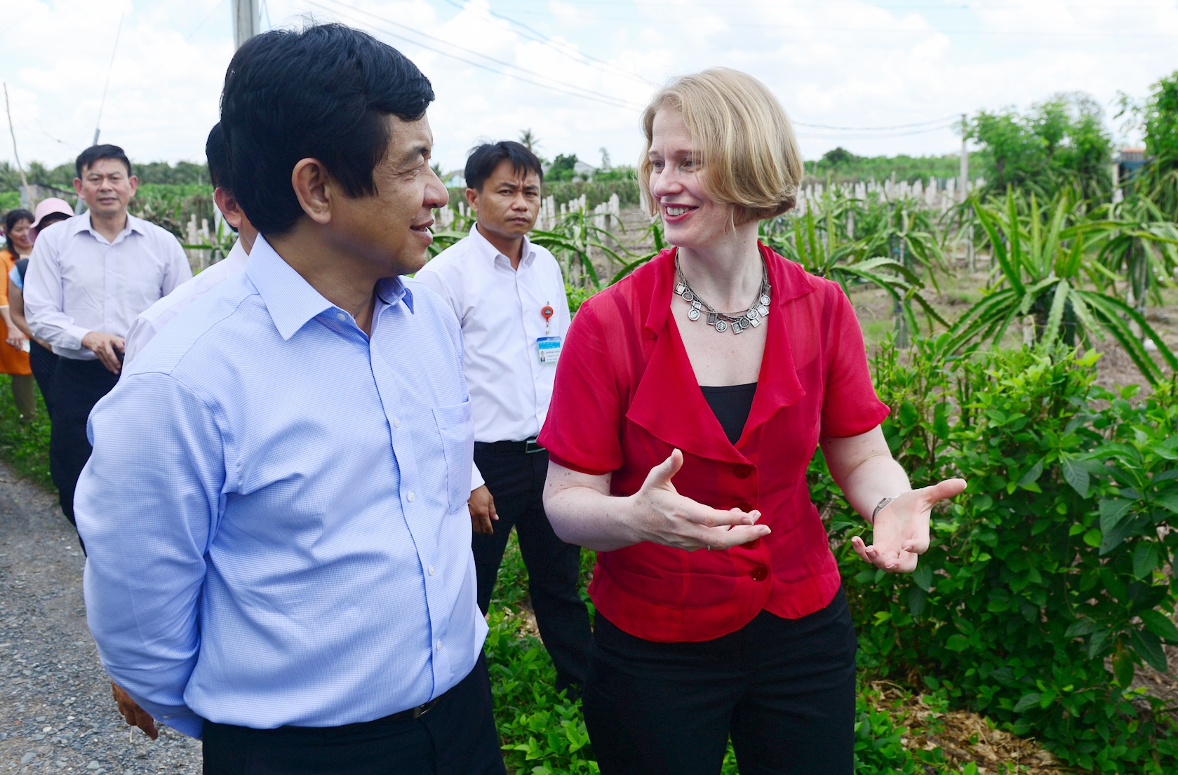 Dai su New Zealand tham vuon thanh long anh 5