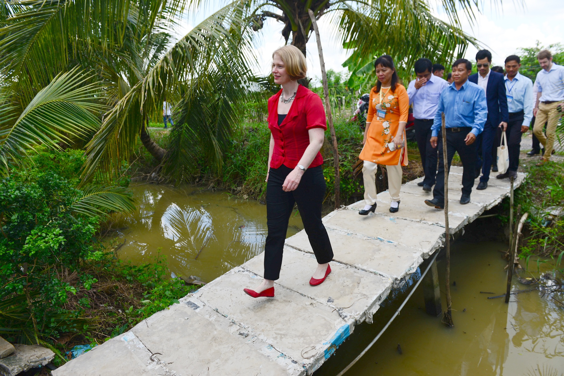 Dai su New Zealand tham vuon thanh long anh 6