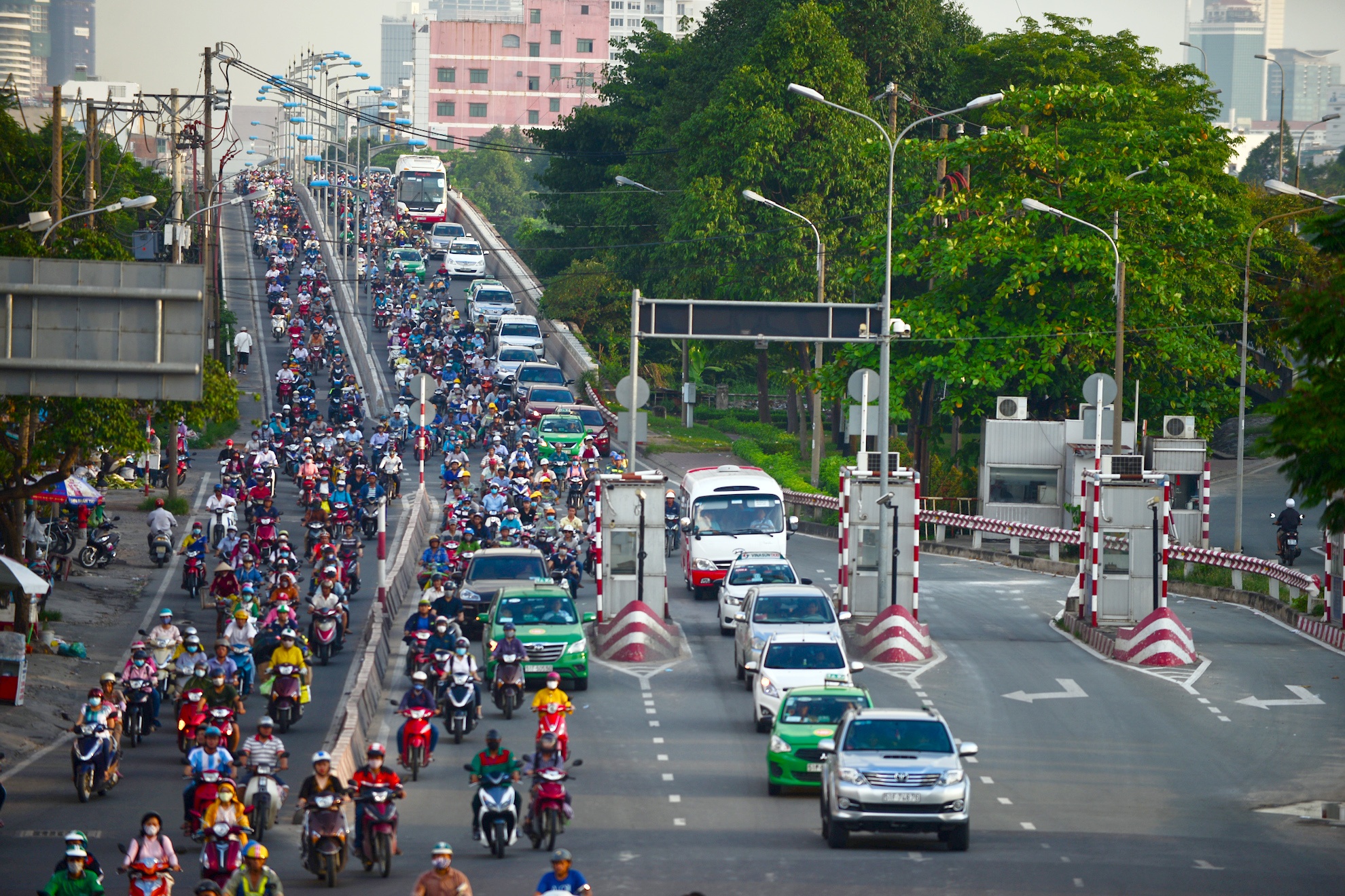Tram thu phi cau Binh Trieu anh 2
