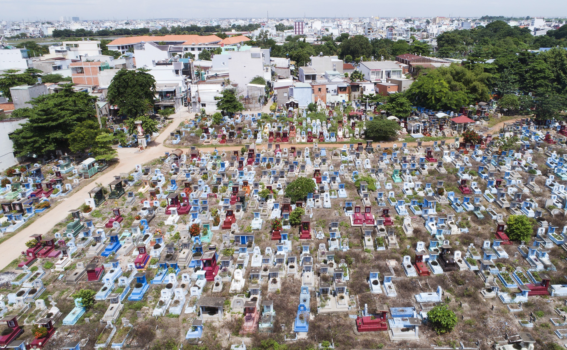 Nghia trang Binh Hung Hoa anh 3