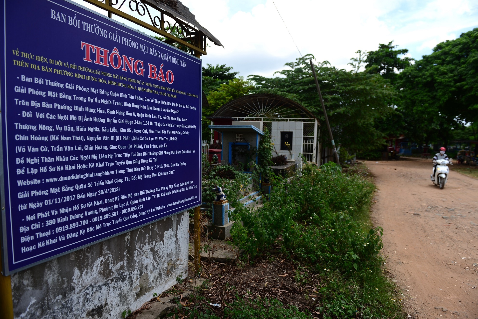 Nghia trang Binh Hung Hoa anh 5