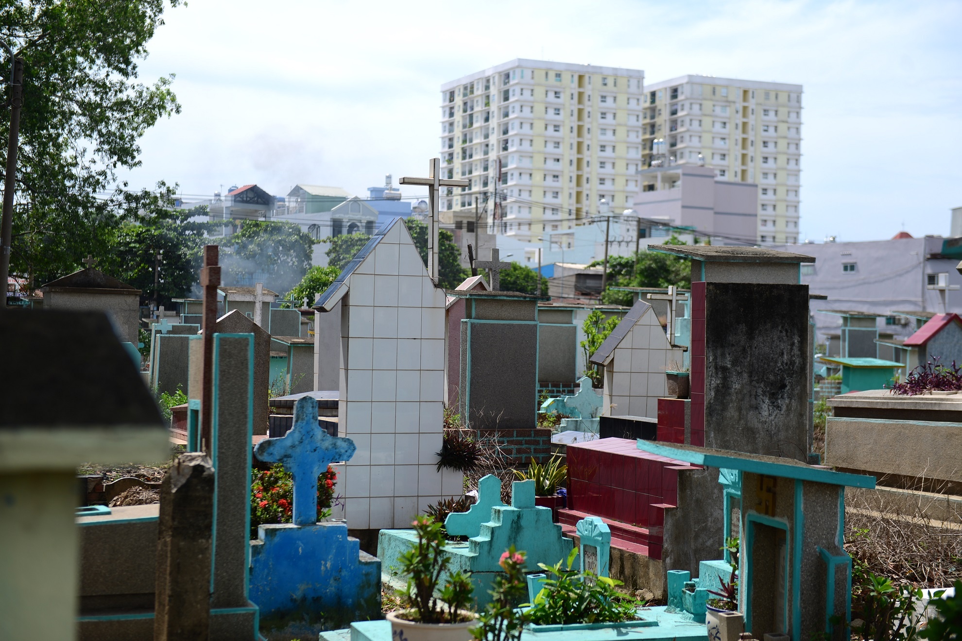 Nghia trang Binh Hung Hoa anh 7