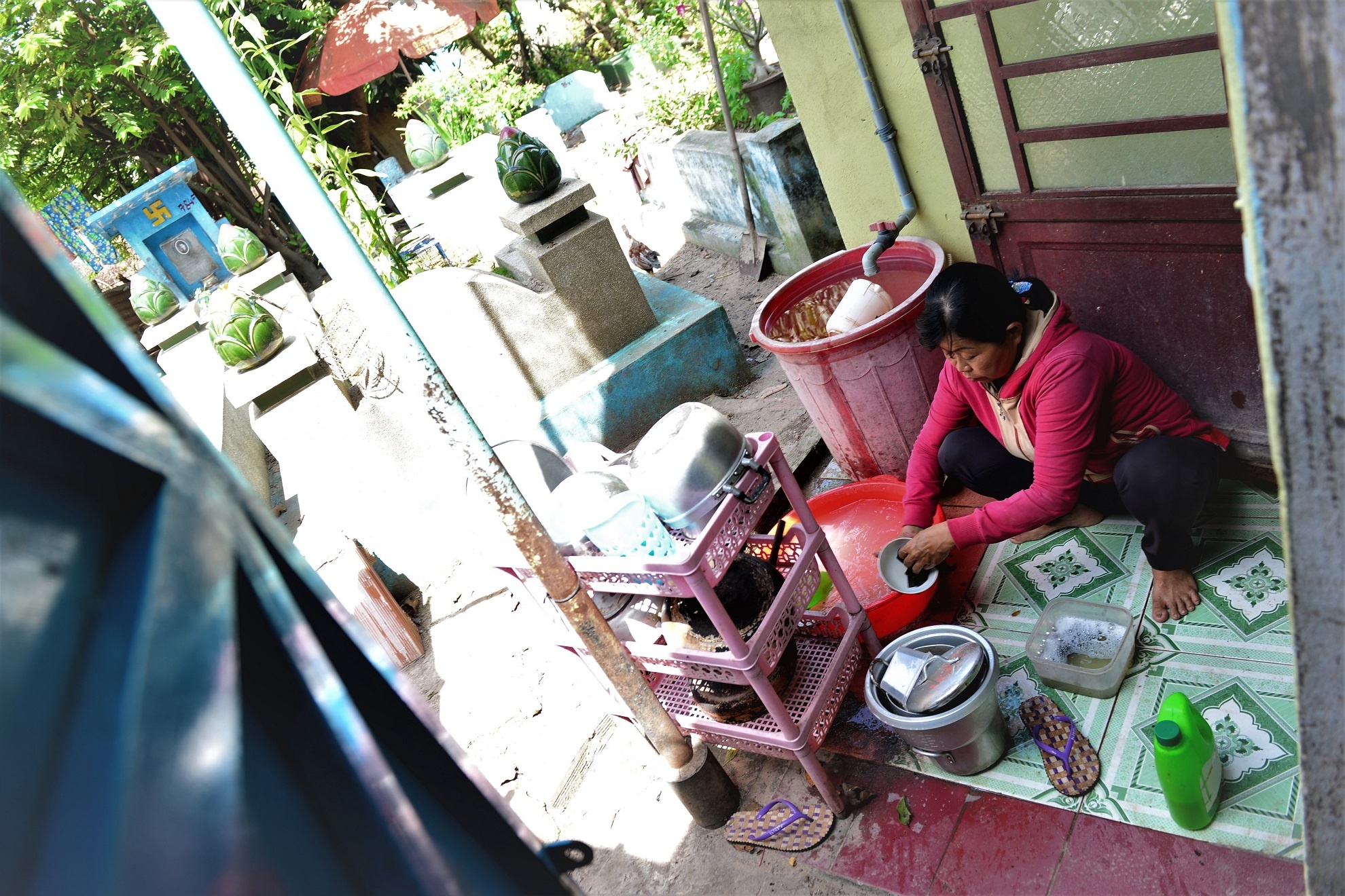 Nghia trang Binh Hung Hoa anh 10