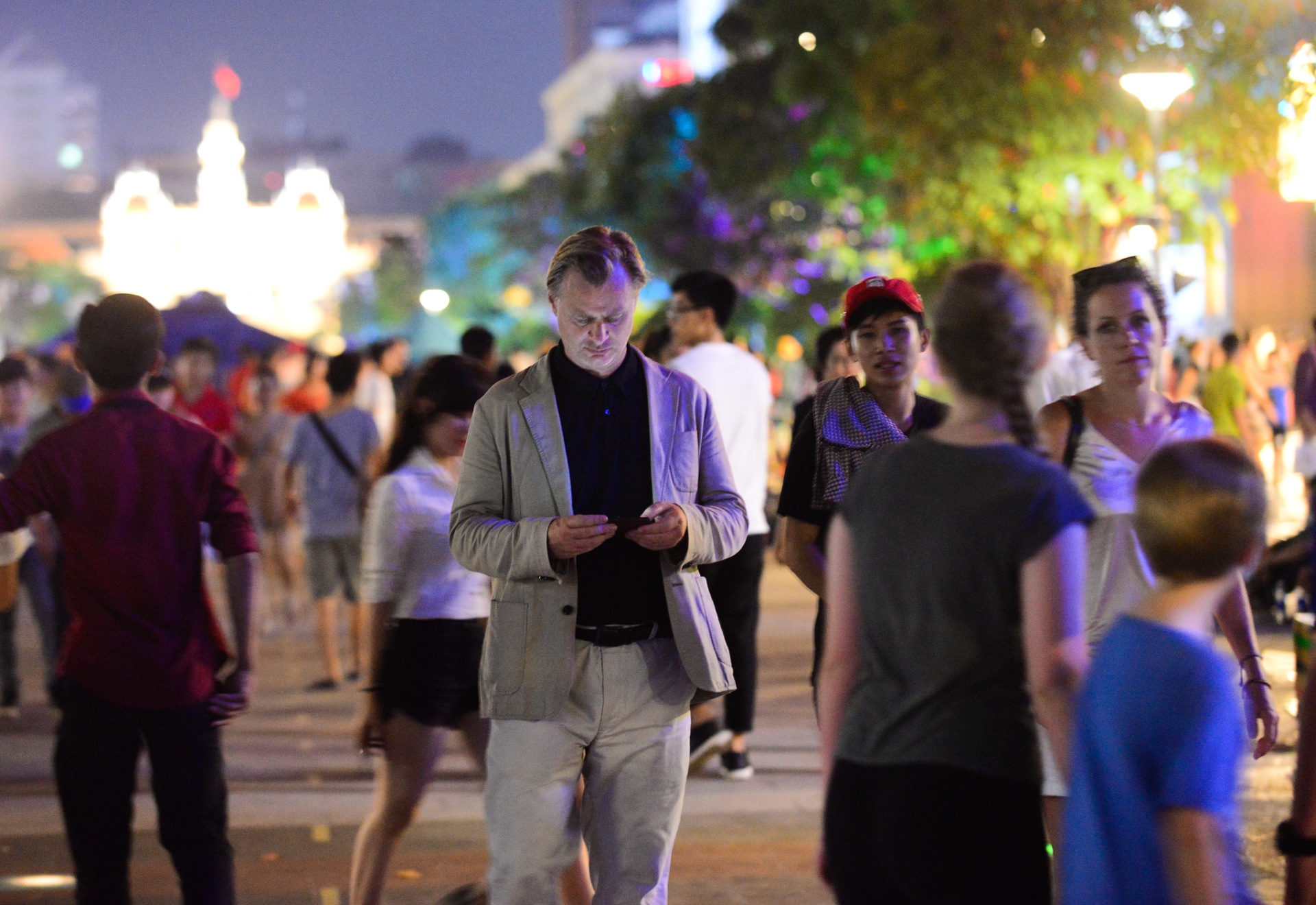 Dao dien Nolan den TP.HCM anh 9