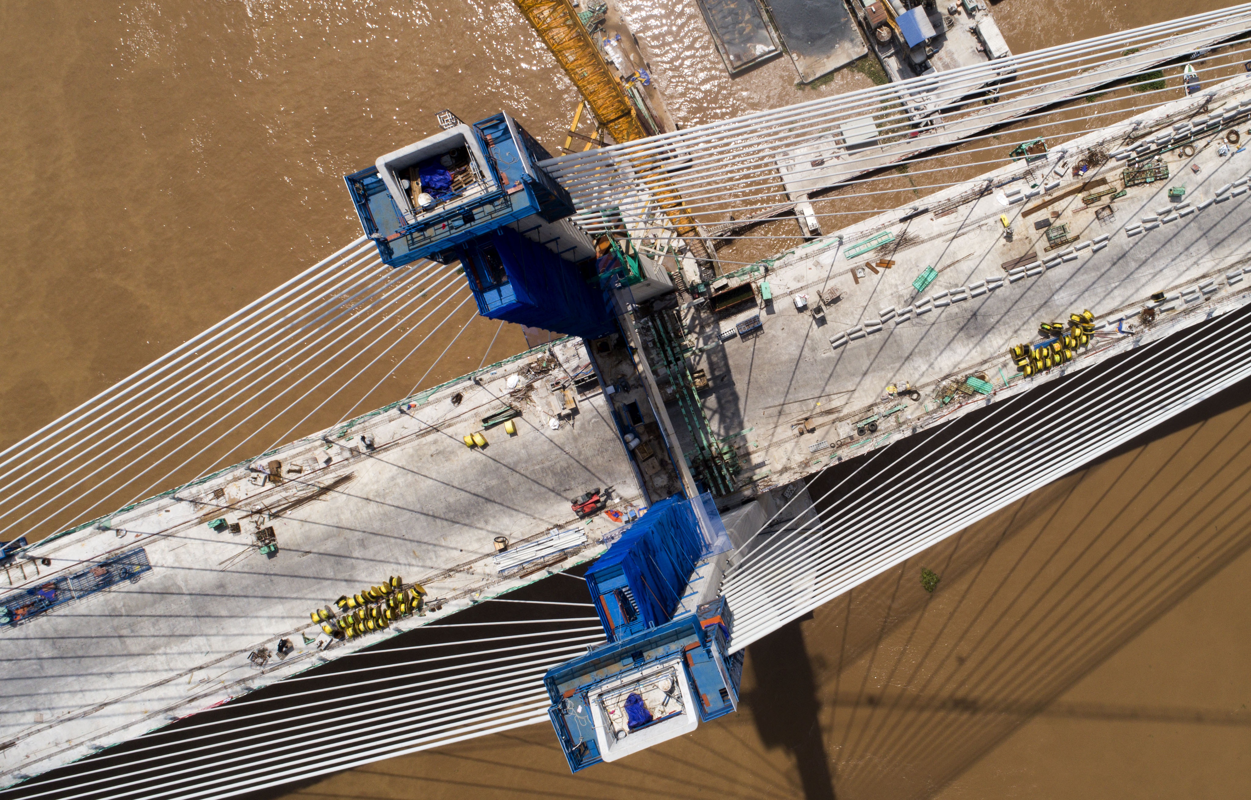 Cau day vang 3.000 ty o Dong Thap truoc ngay hop long hinh anh