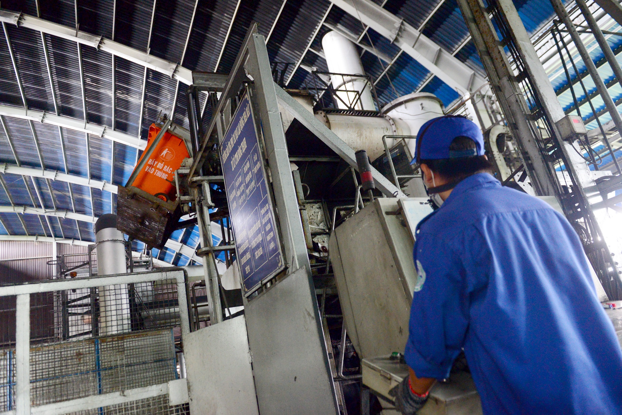 Heo bi tiem thuoc an than anh 9