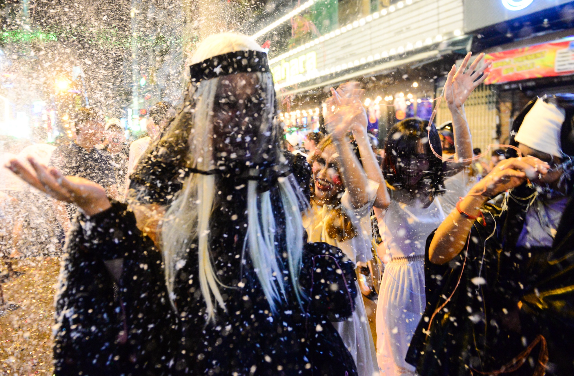 Ban tre Sai Gon hoa trang 