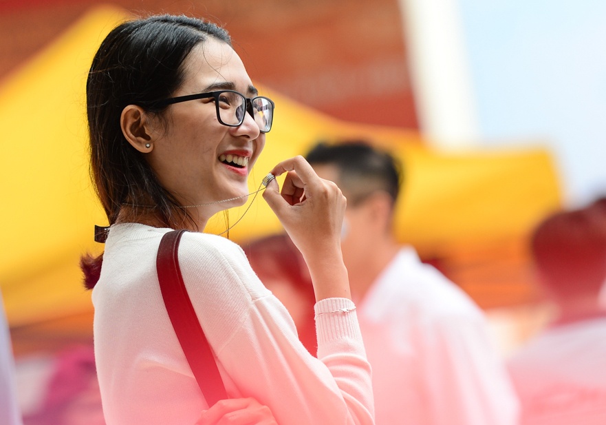 Sinh vien Nhan van hat mung ky niem 60 nam thanh lap truong hinh anh